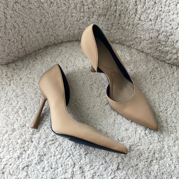 💔Sold 💔 ZARA TAN FABRIC HEELS SZ 38 - Picture 1 of 8
